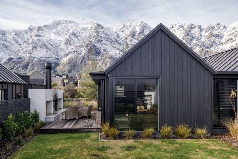 Photo of property in 2 Fife Court, Jacks Point, Queenstown, 9371