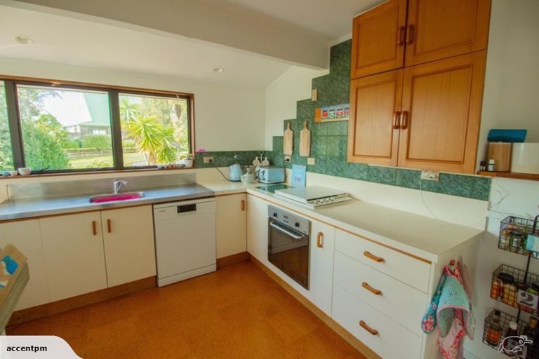 Photo of property in 18 Margaret Drive, Omokoroa, 3114