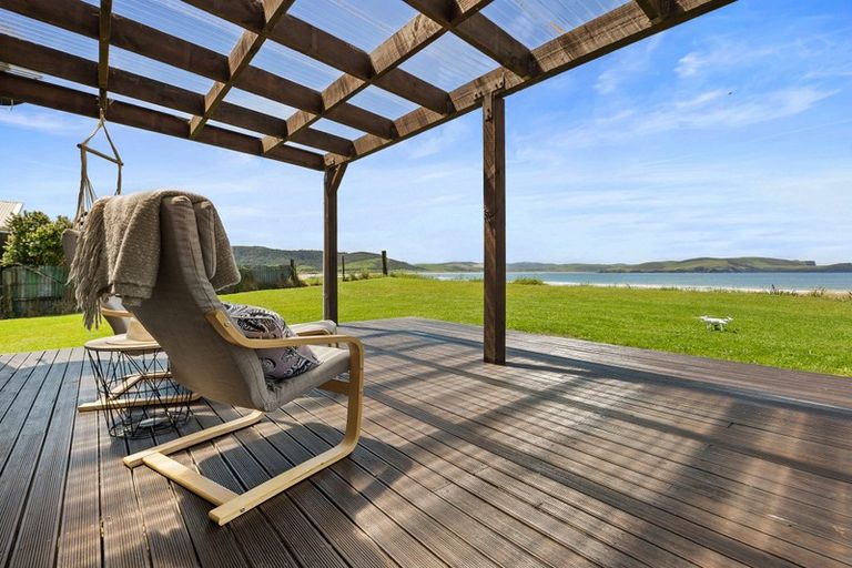 Photo of property in 511 Waikawa-curio Bay Road, Curio Bay, Tokanui, 9884