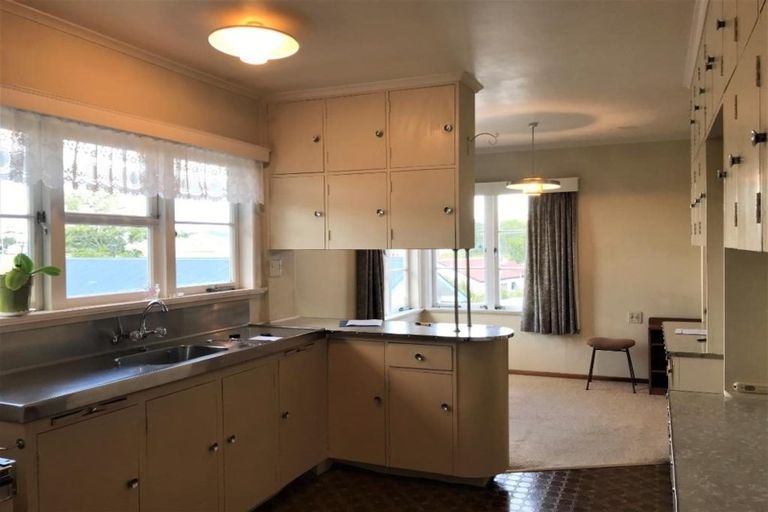 Photo of property in 37 St Leonards Road, Kelston, Auckland, 0602