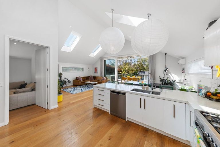 Photo of property in 6 Wainoni Avenue, Point Chevalier, Auckland, 1022