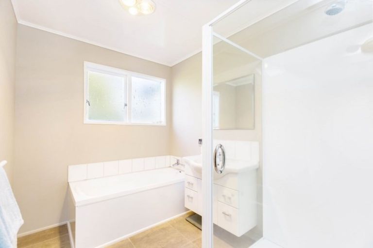 Photo of property in 2 Tapestry Grove, Silverstream, Upper Hutt, 5019