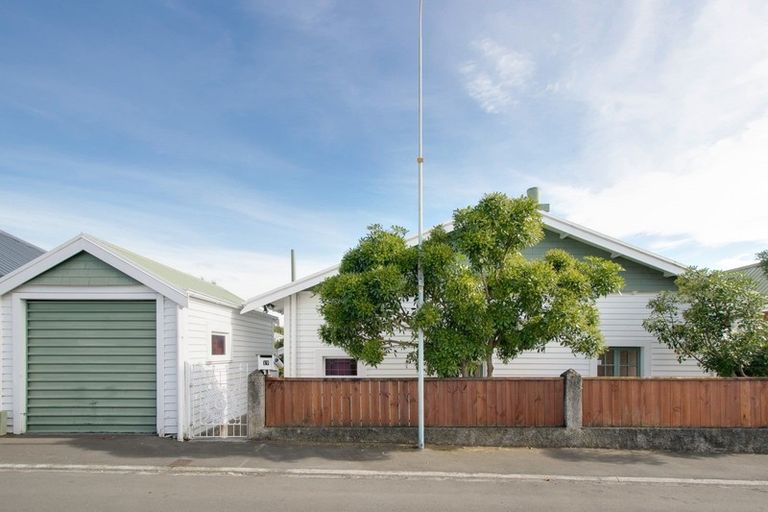 Photo of property in 17 May Avenue, Hospital Hill, Napier, 4110