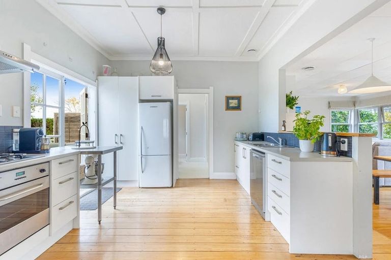 Photo of property in 41 Hanlon Crescent, Narrow Neck, Auckland, 0624