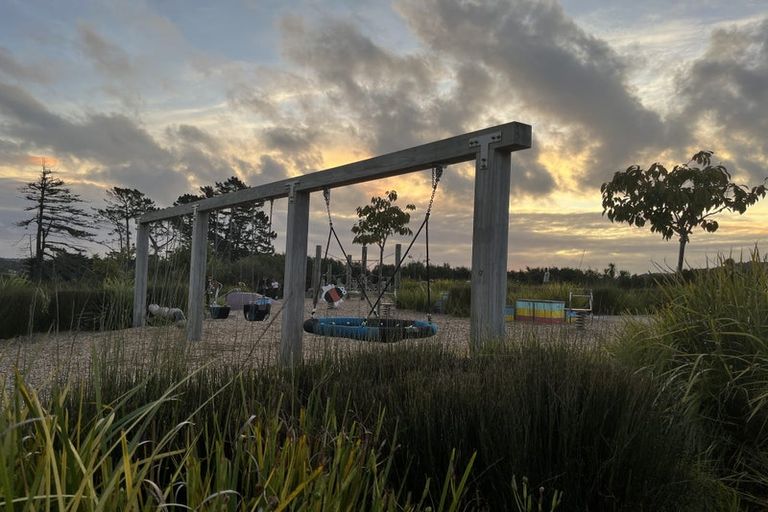 Photo of property in 10 Balthazar Road, Kumeu, 0810