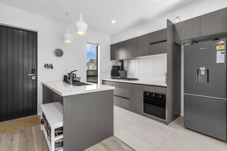Photo of property in 12 Goodfellow Lane, Flat Bush, Auckland, 2019