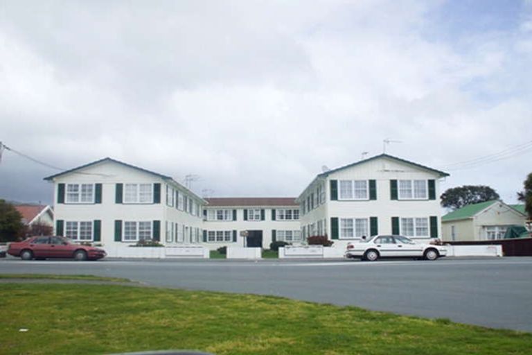 Photo of property in 1/95 Whites Line East, Waiwhetu, Lower Hutt, 5010