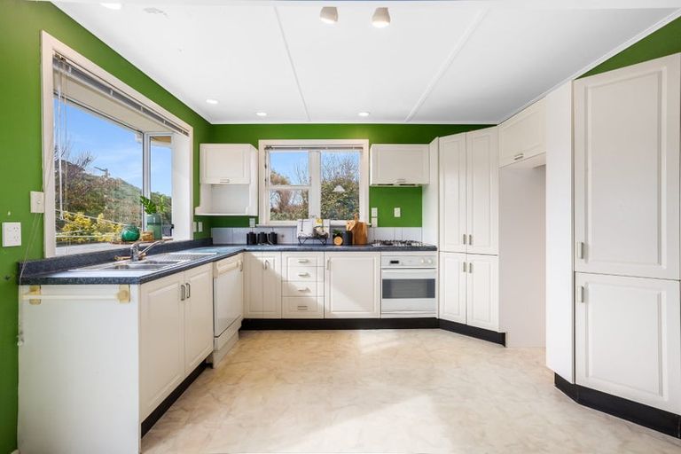 Photo of property in 73 Main Road, Titahi Bay, Porirua, 5022