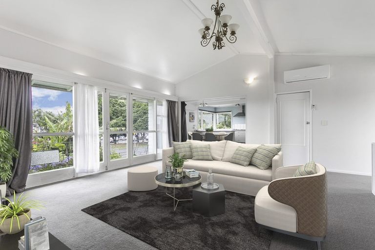 Photo of property in 9 Sutton Crescent, Papatoetoe, Auckland, 2025