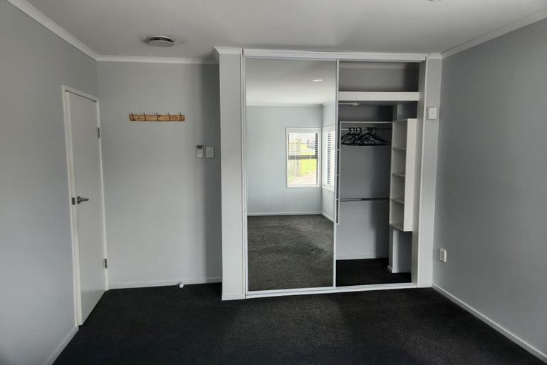 Photo of property in 81 Hobsonville Road, West Harbour, Auckland, 0618