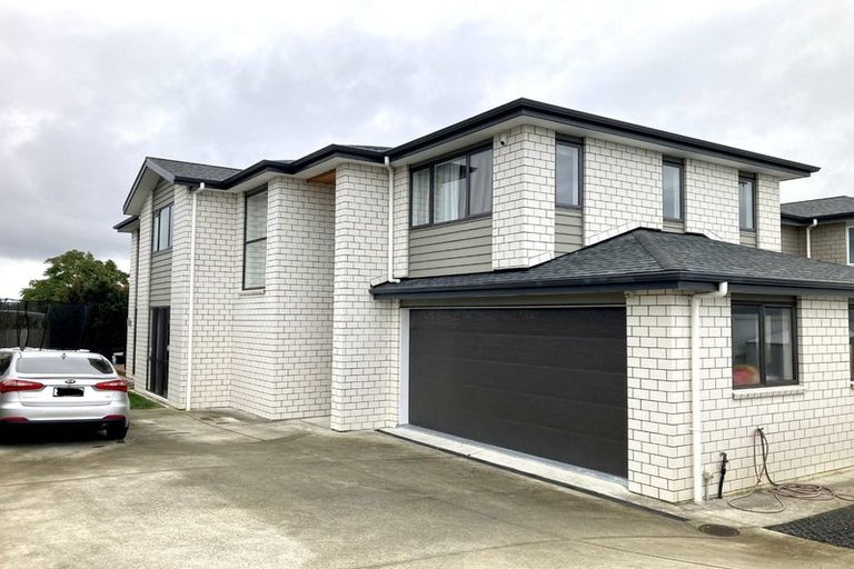Photo of property in 73 Sturges Road, Henderson, Auckland, 0612