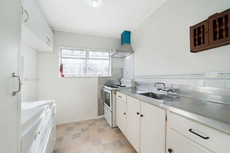 Photo of property in 1/47 Flanshaw Road, Te Atatu South, Auckland, 0610