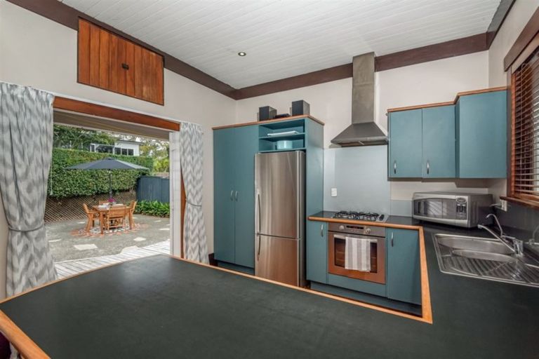Photo of property in 2/10 Birkley Road, Bayswater, Auckland, 0622