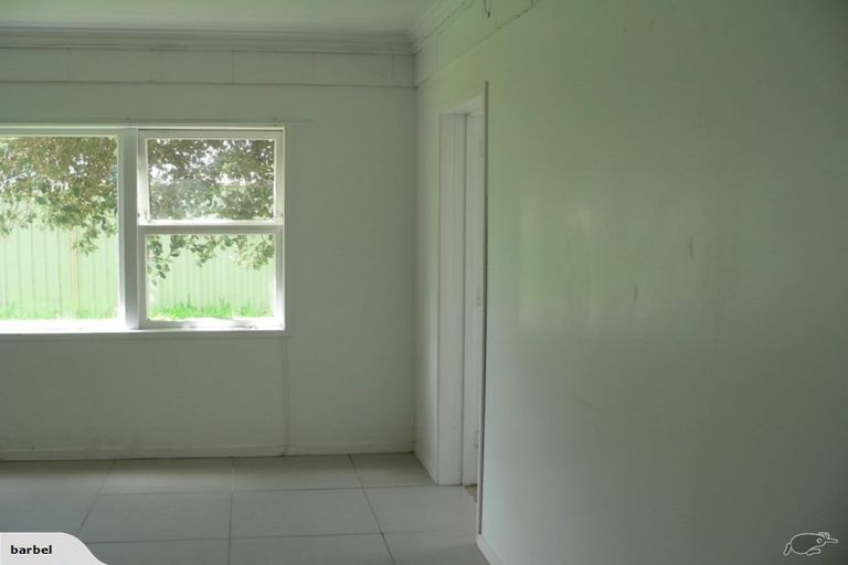 Photo of property in 2 Ryburn Road, Mount Wellington, Auckland, 1062