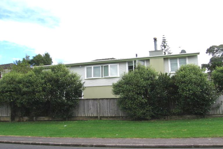 Photo of property in 15 Shetland Street, Glen Eden, Auckland, 0602