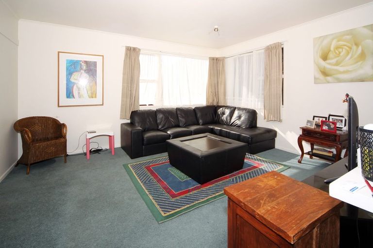 Photo of property in 22 Sequoia Place, Sunnynook, Auckland, 0620