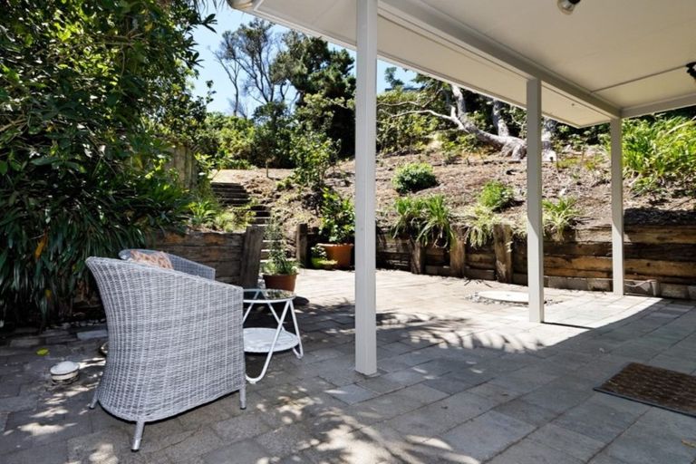 Photo of property in 35 Beach Valley Road, Piha, New Lynn, 0772