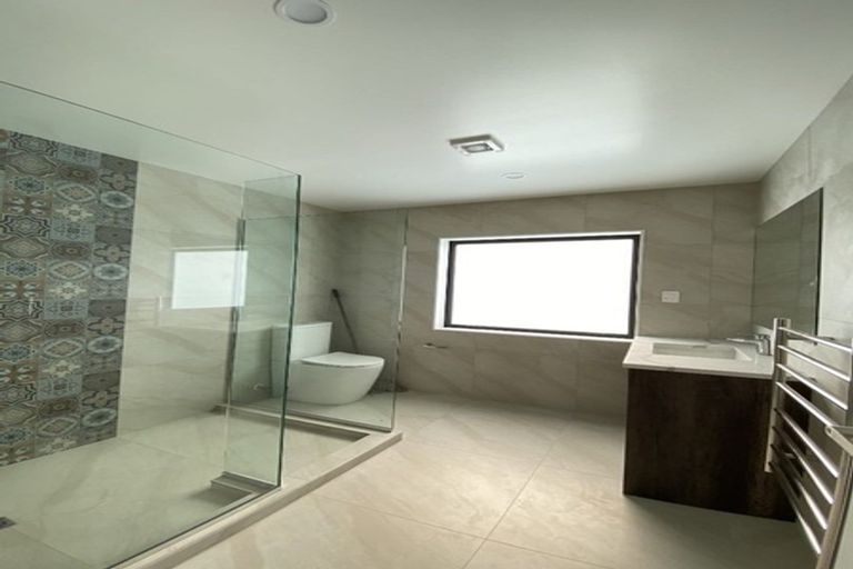 Photo of property in 21 Vazey Way, Hobsonville, Auckland, 0618