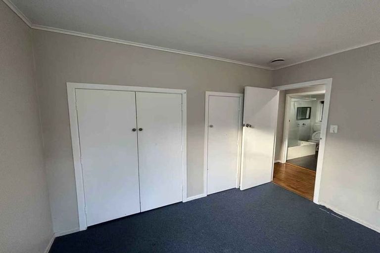 Photo of property in 1/56 Roberts Road, Glenfield, Auckland, 0629