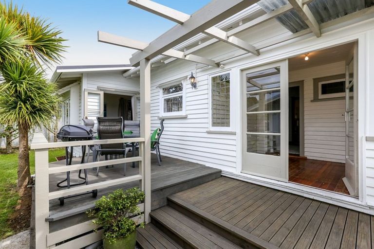 Photo of property in 24 Cumming Street, Okato, 4335