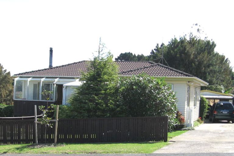 Photo of property in 13 Redwood Drive, Massey, Auckland, 0614