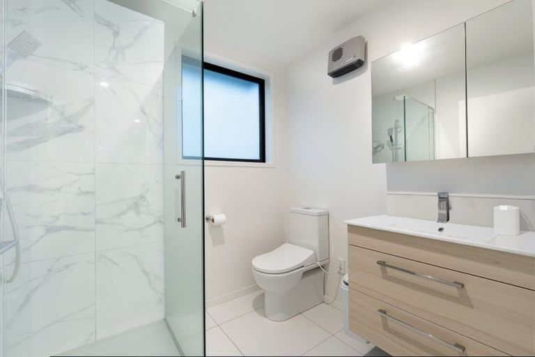 Photo of property in 1/21 Karamu Street, Te Atatu Peninsula, Auckland, 0610