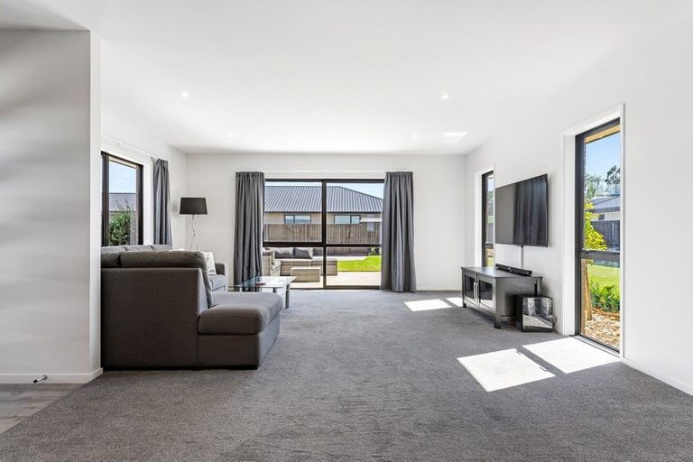 Photo of property in 14 Wearing Place, Kaiapoi, 7630