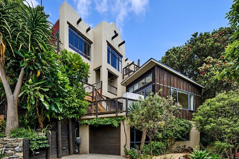 Photo of property in 82 Paremata Road, Paremata, Porirua, 5024