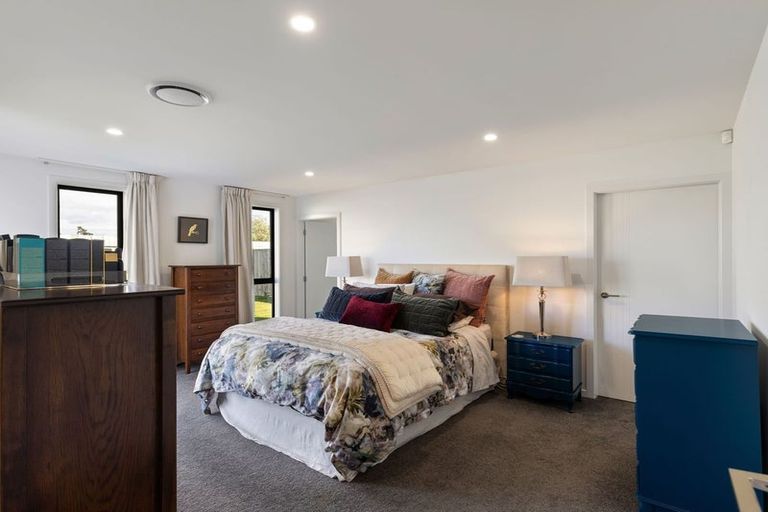 Photo of property in 62 Freedom Drive, Kelvin Grove, Palmerston North, 4414