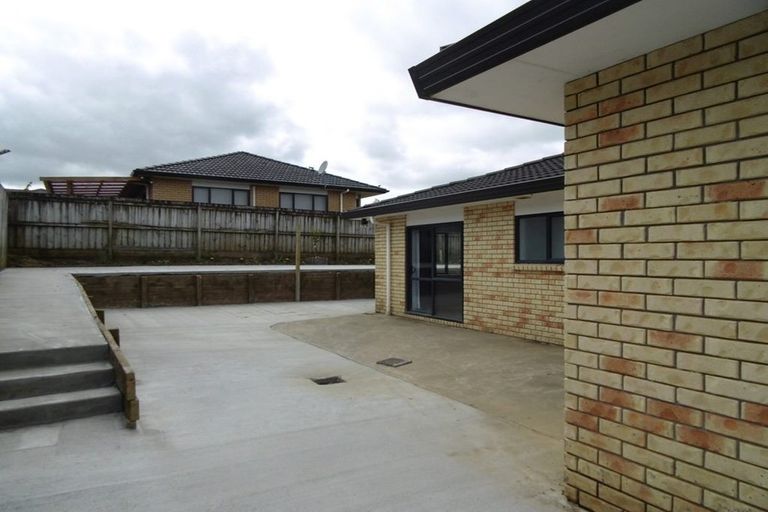 Photo of property in 72 Glenveagh Park Drive, Weymouth, Auckland, 2103