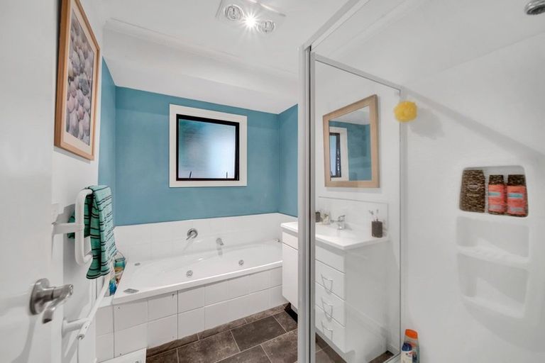 Photo of property in 7 Waterloo Place, Westown, New Plymouth, 4310