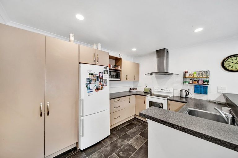 Photo of property in 7 Waterloo Place, Westown, New Plymouth, 4310