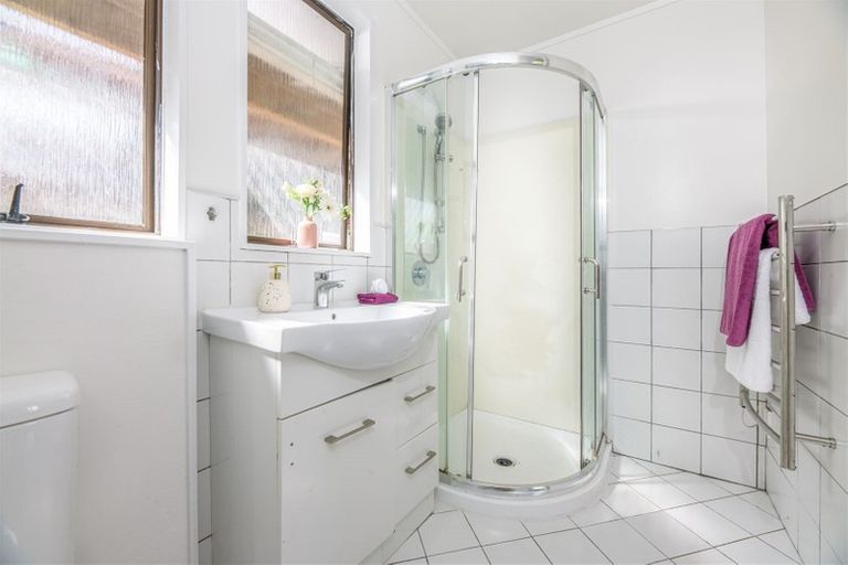 Photo of property in 1/66 Kamara Road, Glen Eden, Auckland, 0602