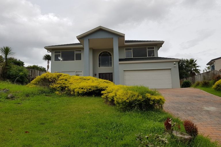 Photo of property in 3 Taroka Close, Pinehill, Auckland, 0632