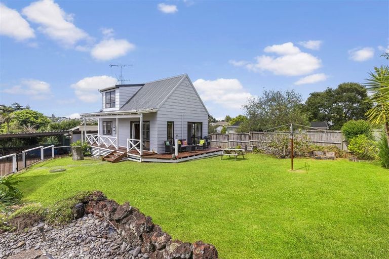 Photo of property in 76 Marine Parade, Mellons Bay, Auckland, 2014