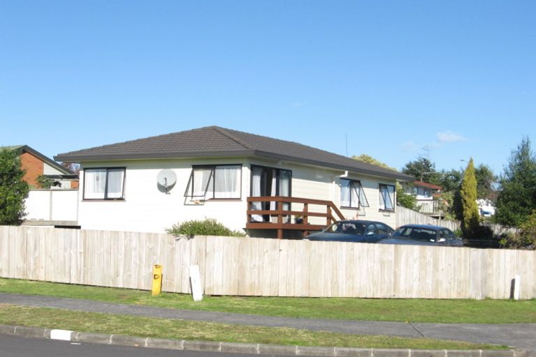 Photo of property in 22 Bernina Place, Weymouth, Auckland, 2103