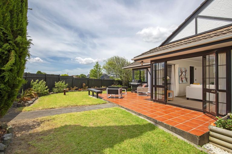 Photo of property in 1/133 Botany Road, Botany Downs, Auckland, 2010