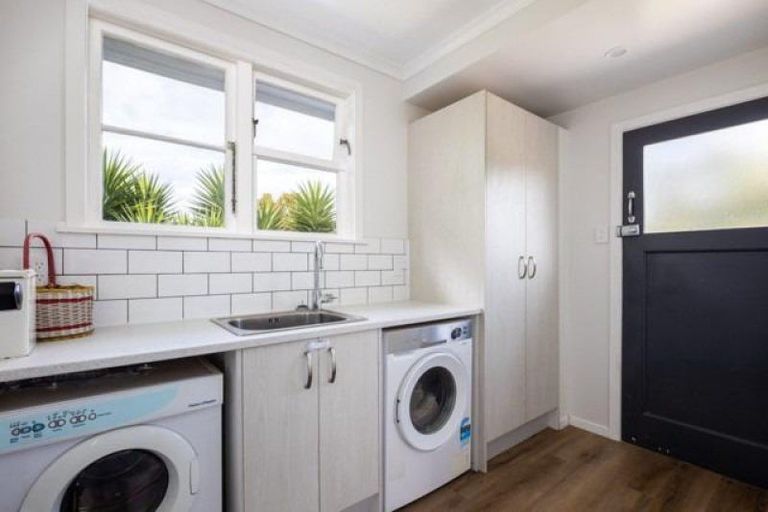 Photo of property in 5 Camden Street, Vogeltown, New Plymouth, 4310