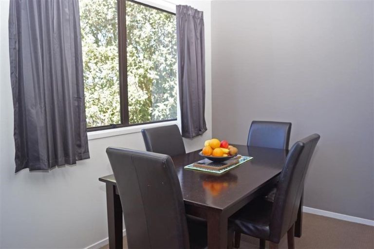 Photo of property in 2/8 Dalmatia Place, Henderson, Auckland, 0612
