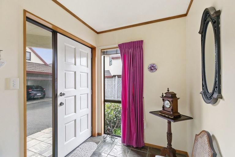 Photo of property in 8 Scorian Close, Karori, Wellington, 6012