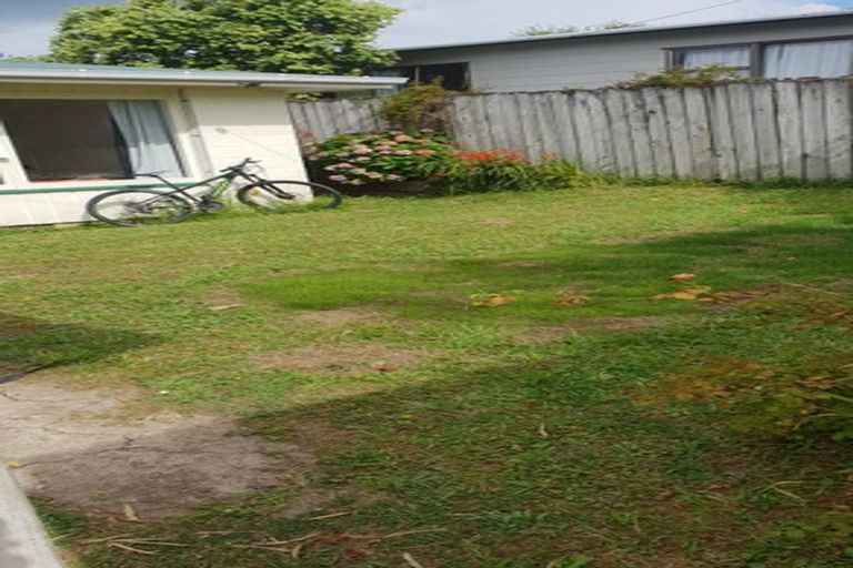 Photo of property in 3/2 Lansdowne Street, Bayswater, Auckland, 0622