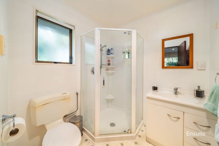 Photo of property in 4 Raynham Way, Silverstream, Upper Hutt, 5019