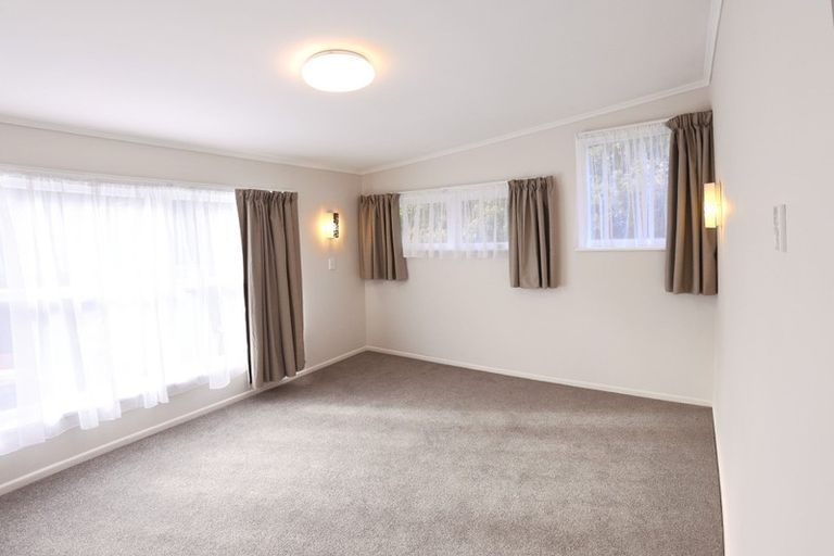 Photo of property in 498 East Coast Road, Windsor Park, Auckland, 0630