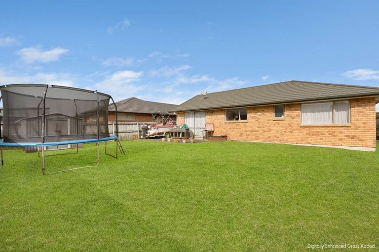 Photo of property in 18 Chic Gardens, Parakai, 0830