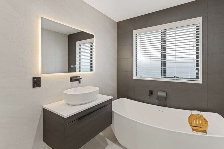 Photo of property in 8 Whitburn Avenue, Halswell, Christchurch, 8025