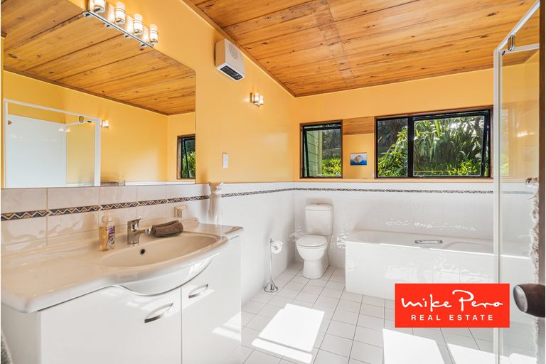 Photo of property in 168 Carter Road, Oratia, Auckland, 0604