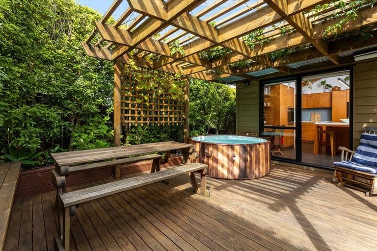 Photo of property in 1/92 Kervil Avenue, Te Atatu Peninsula, Auckland, 0610