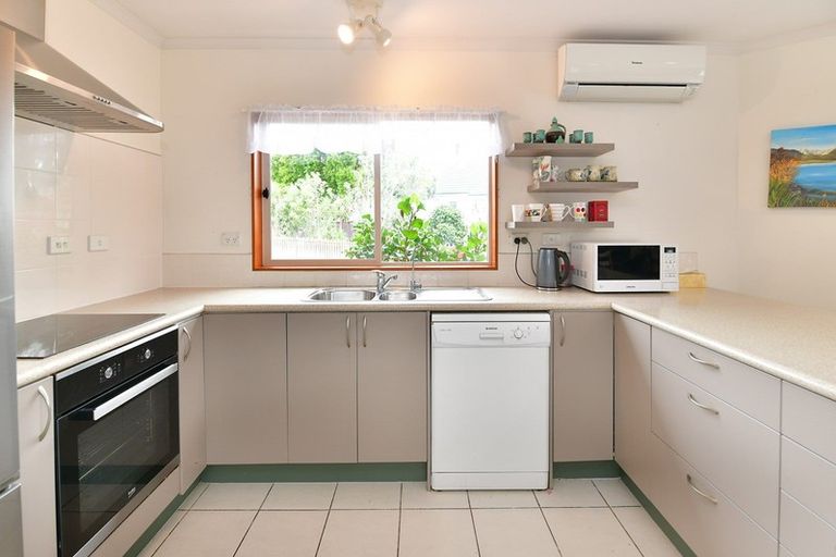 Photo of property in 40 Red Hibiscus Road, Stanmore Bay, Whangaparaoa, 0932