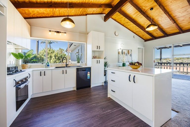 Photo of property in 4/89a Royal Road, Massey, Auckland, 0614