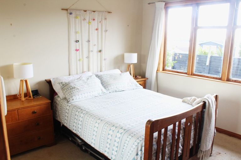 Photo of property in 1/102 Beresford Street, Bayswater, Auckland, 0622